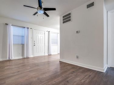 4927 San Jacinto Street, Unit 210, Dallas, TX 75206