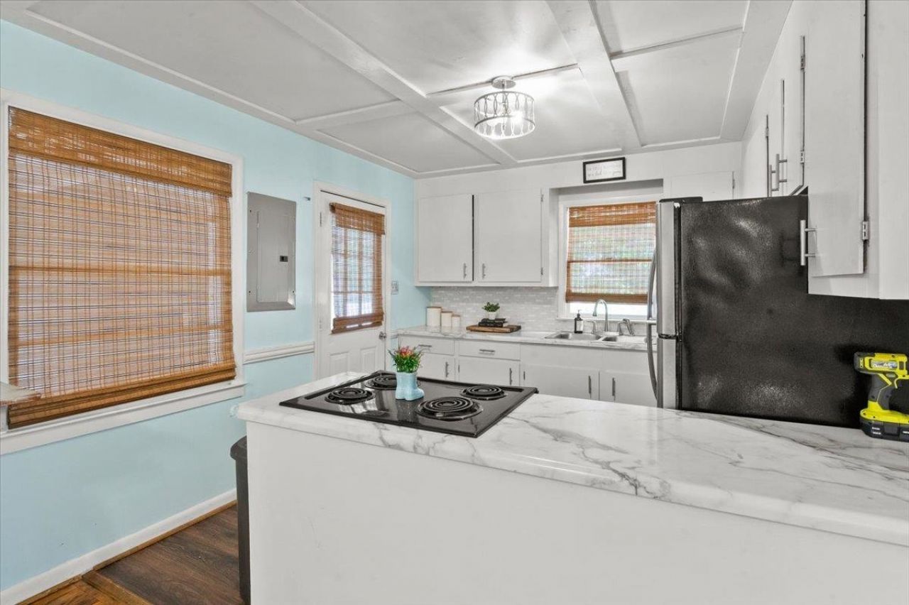 416 N Railroad Ave. Photo 12