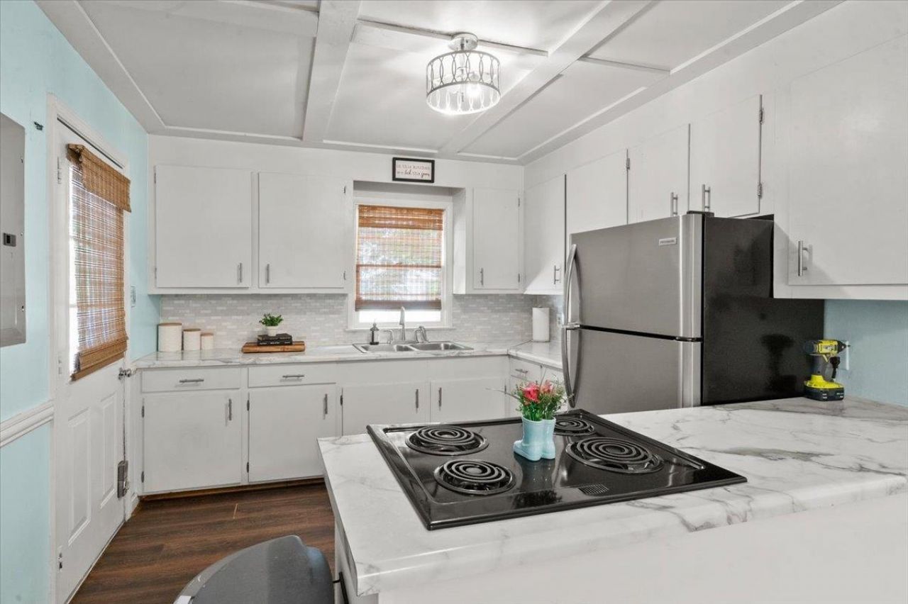 416 N Railroad Ave. Photo 13