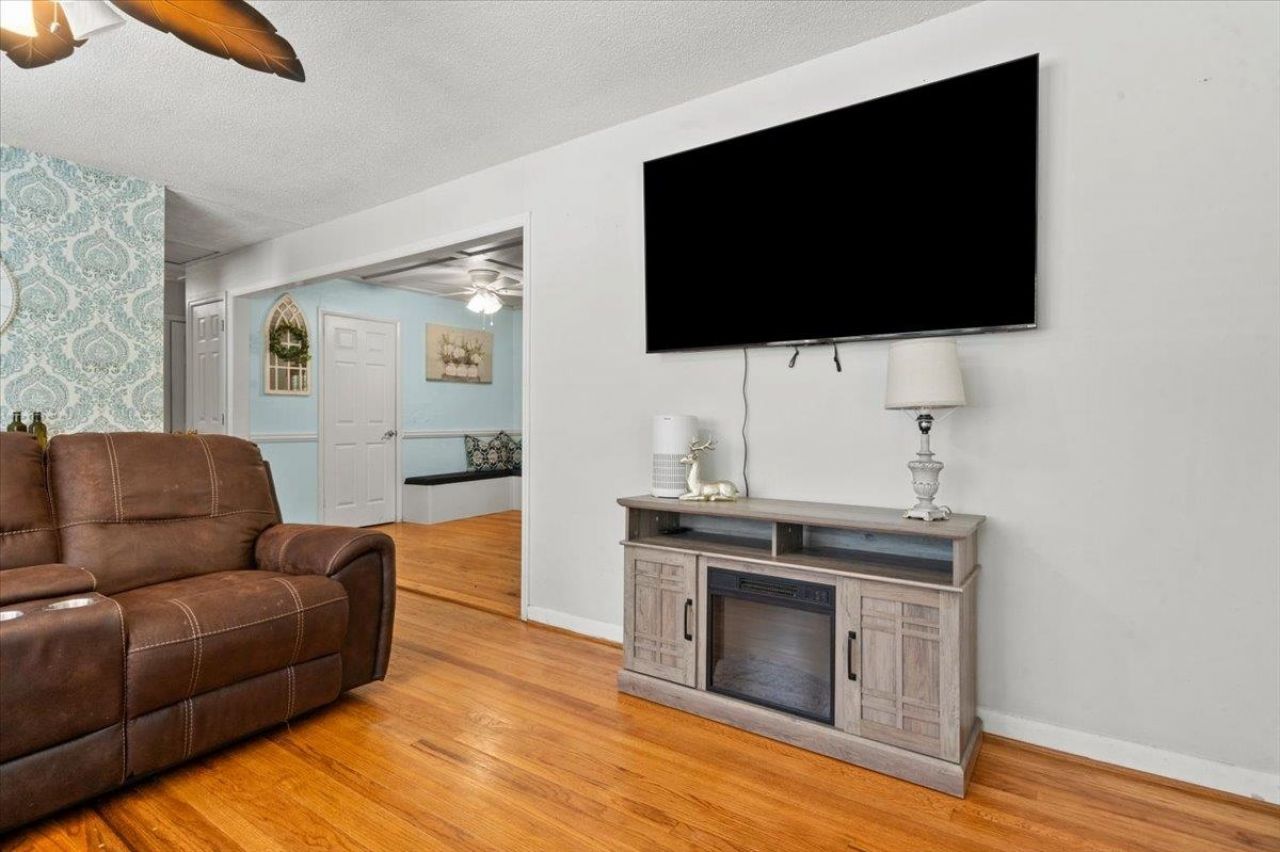 416 N Railroad Ave. Photo 9