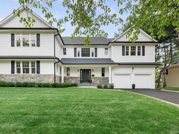 108 Tanners Pond Road , Garden City, NY 11530