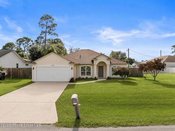 781 Dinner Street NE, Palm Bay, FL 32907