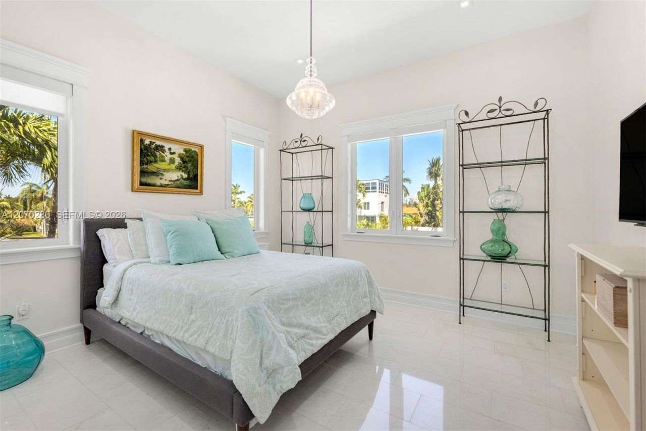 1460 S Treasure Dr , North Bay Village, FL 33141 Photo