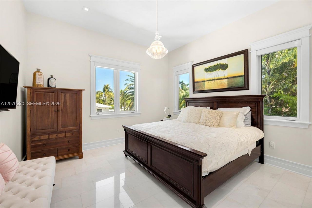 1460 S Treasure Dr , North Bay Village, FL 33141 Photo