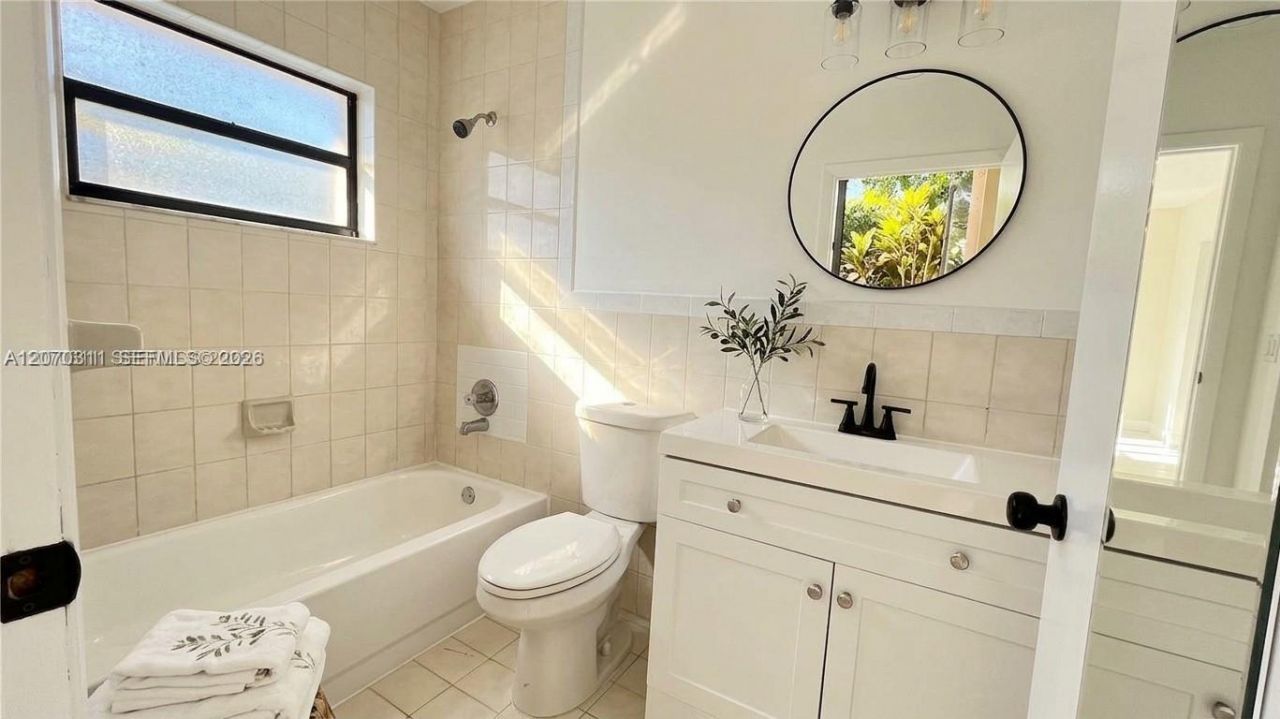 2820 SW 25th St, Unit 2820, Miami, FL 33133 Photo