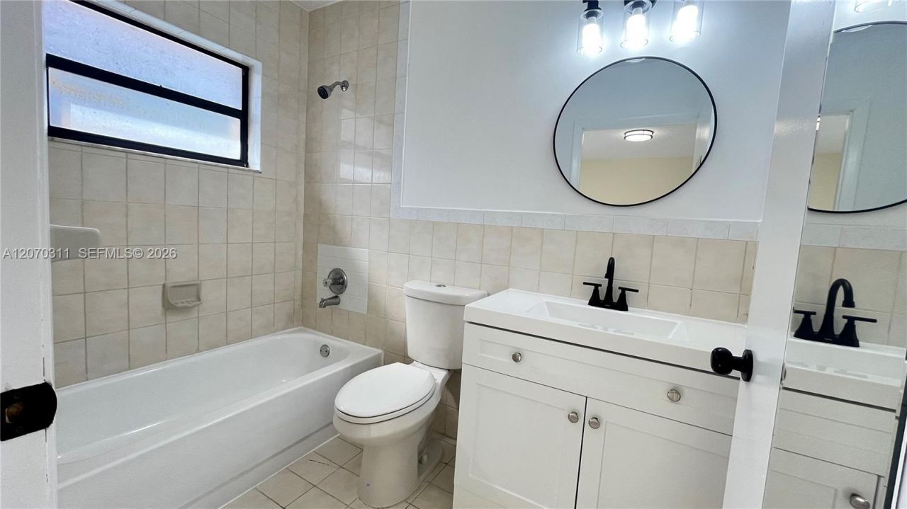 2820 SW 25th St , Unit 2820, Miami, FL 33133 Photo