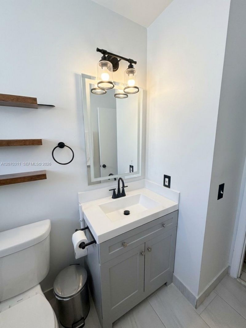 2820 SW 25th St , Unit 2820, Miami, FL 33133 Photo