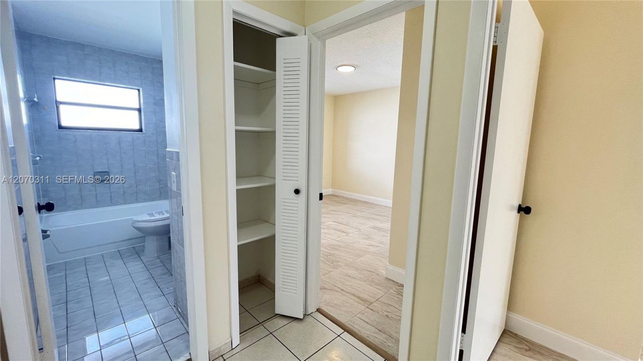 2820 SW 25th St , Unit 2820, Miami, FL 33133 Photo