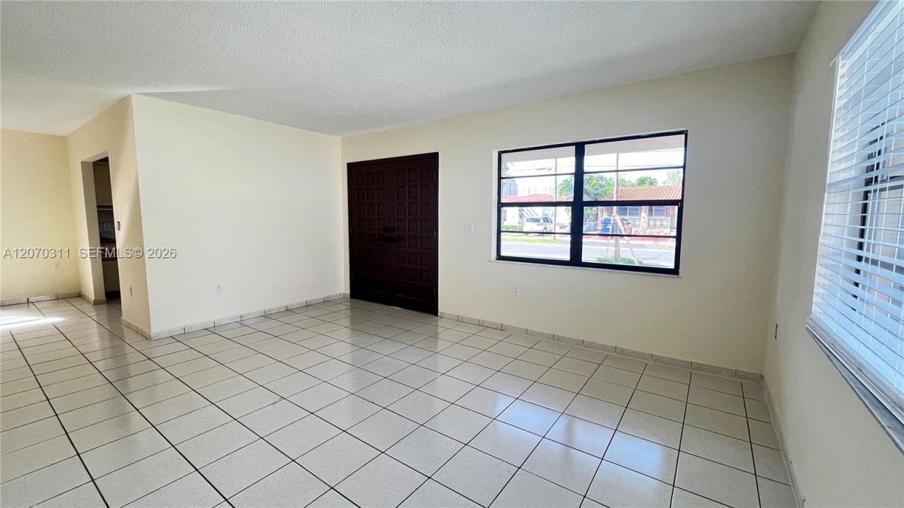 2820 SW 25th St , Unit 2820, Miami, FL 33133 Photo