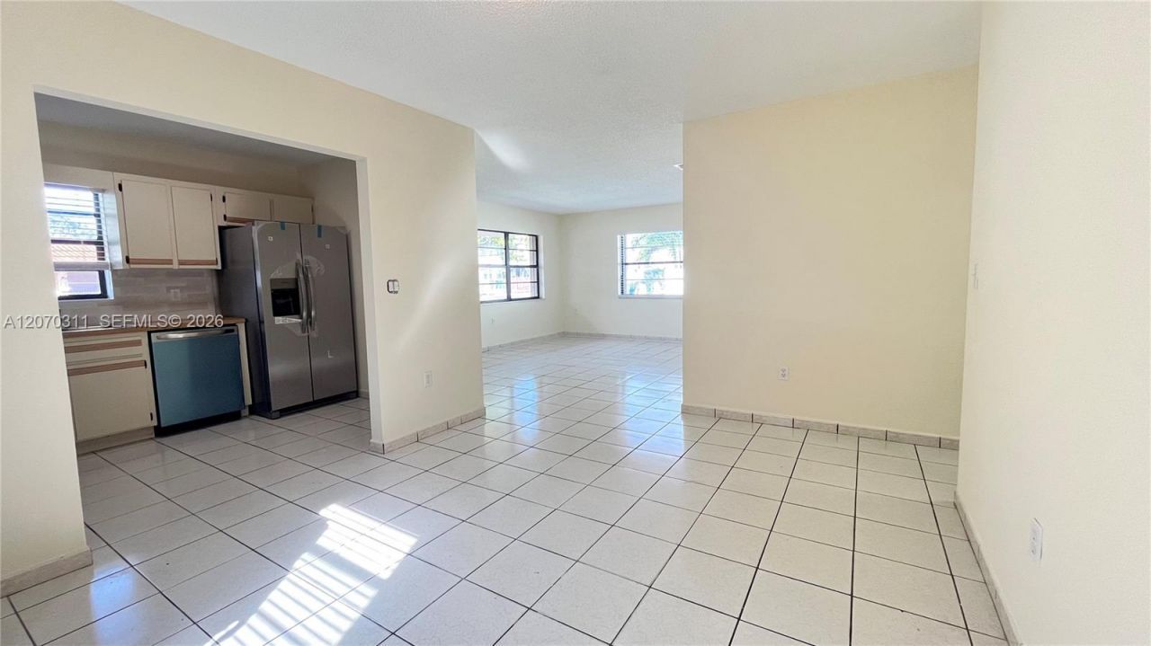 2820 SW 25th St , Unit 2820, Miami, FL 33133 Photo