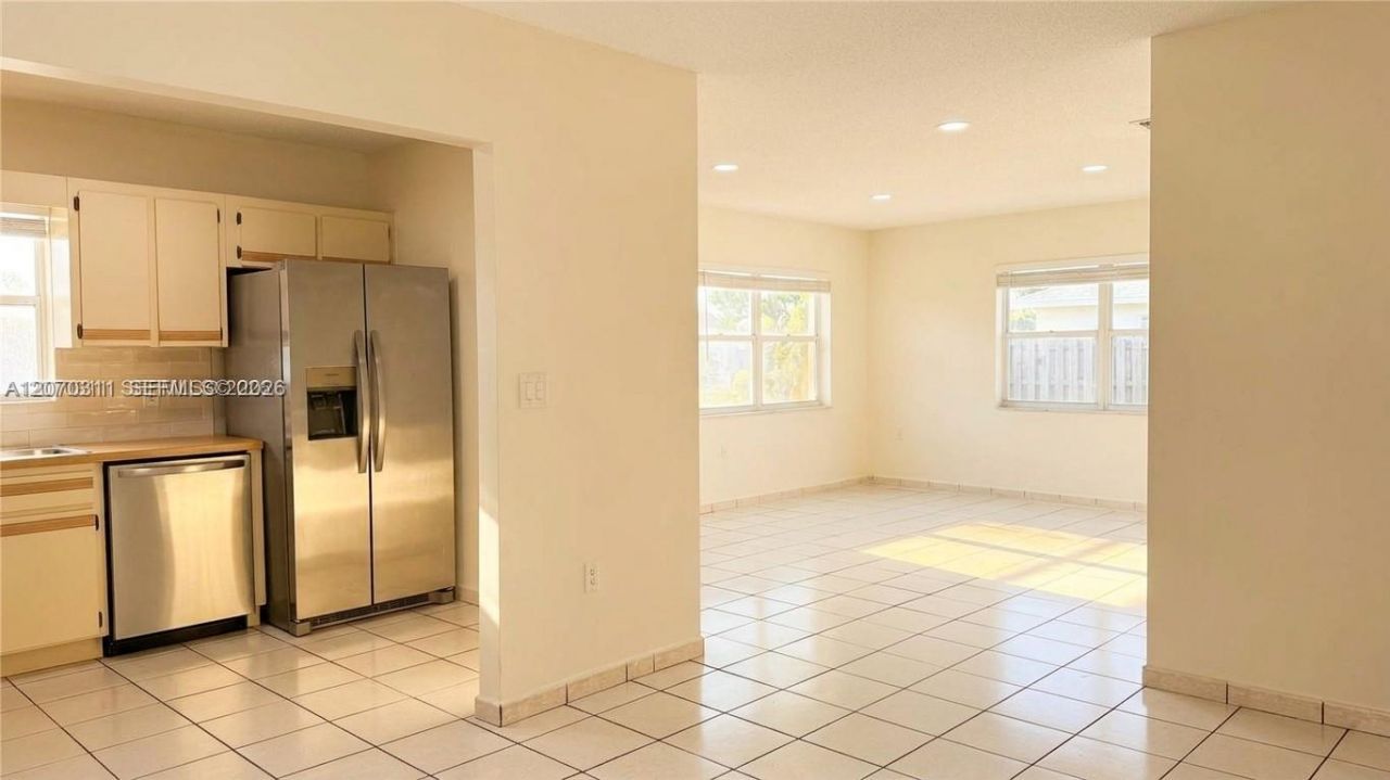 2820 SW 25th St, Unit 2820, Miami, FL 33133 Photo