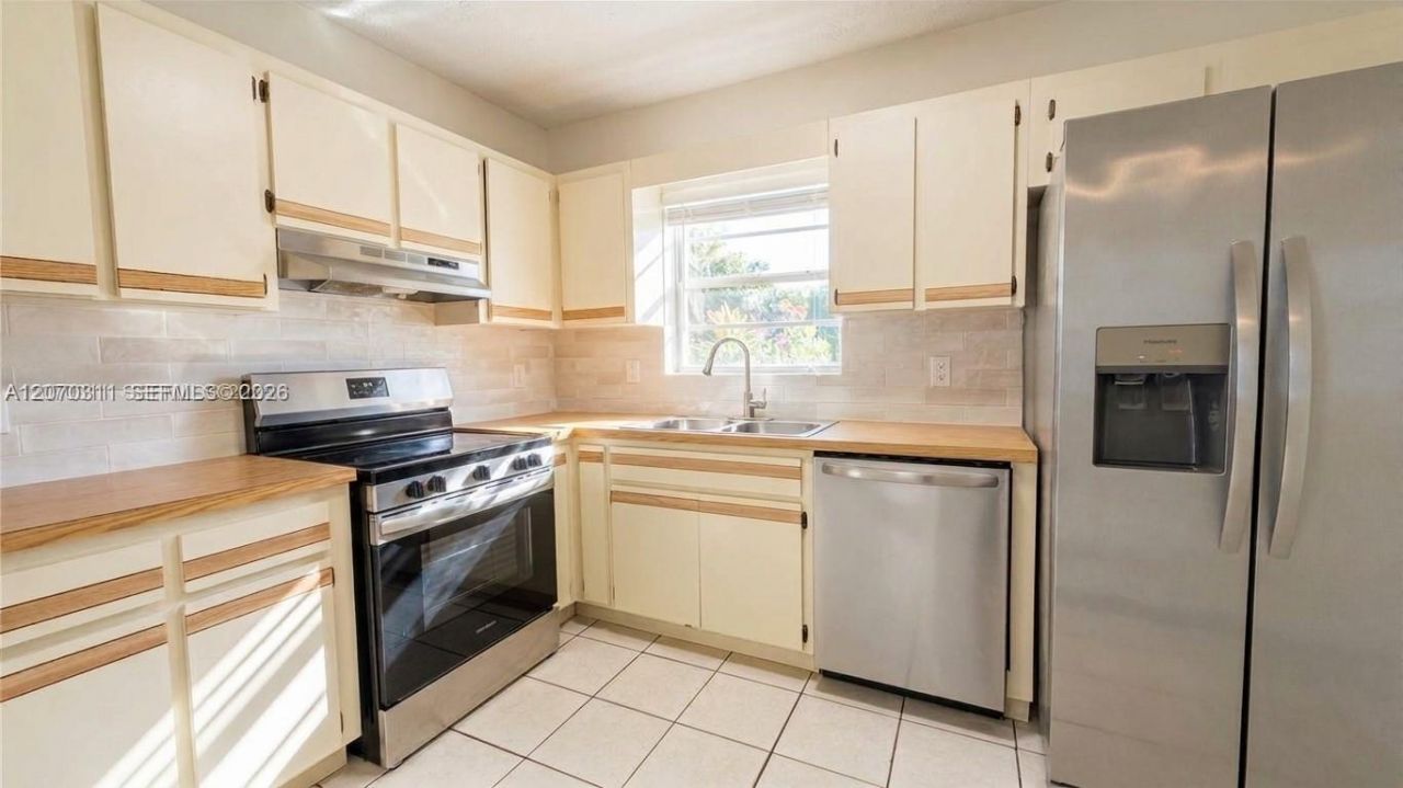 2820 SW 25th St, Unit 2820, Miami, FL 33133 Photo