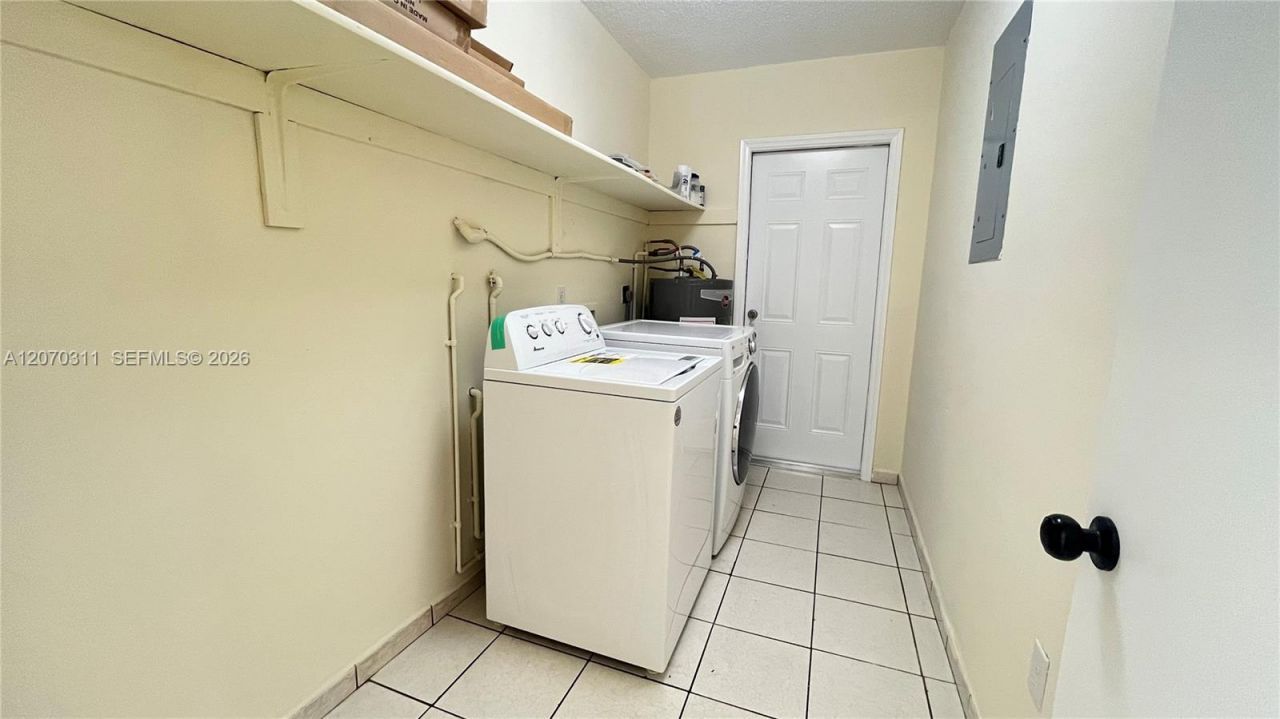 2820 SW 25th St , Unit 2820, Miami, FL 33133 Photo
