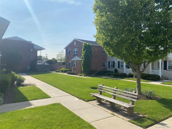520 Kensington Lane , Bethpage, NY 11714