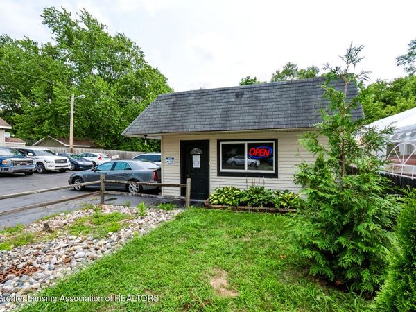 2427 S Rundle Avenue, Lansing, MI 48910