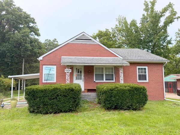 1024 S Giant City Road, Carbondale, IL 62902