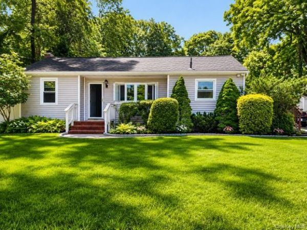 24 Oakcrest Avenue , Middle Island, NY 11953