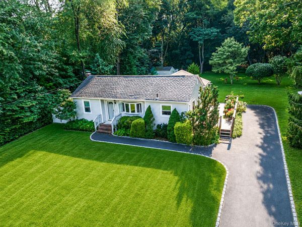 24 Oakcrest Avenue , Middle Island, NY 11953