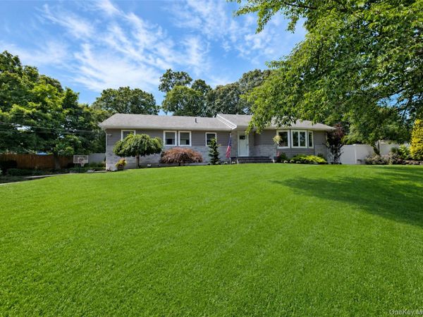 108 Walnut Street , Lake Grove, NY 11755