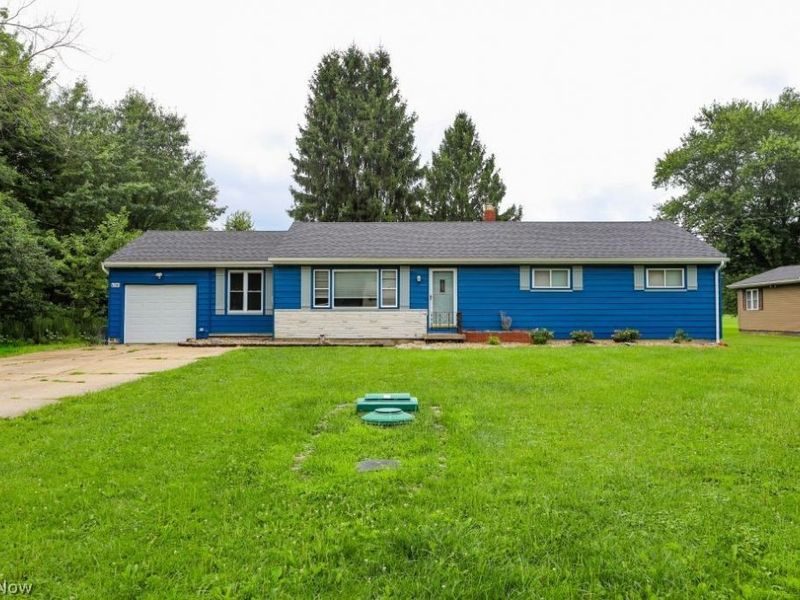 6781 Peck Road, Ravenna, OH 44266 Photo 2