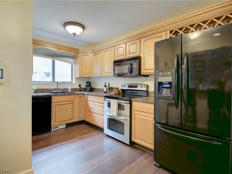 9420 Bassett Lane, North Royalton, OH 44133 Photo 4