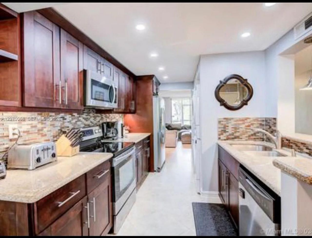 7401 NW 16th St, Unit 108, Plantation, FL 33313 Photo