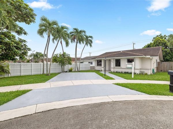 13280 SW 40th Ter, Miami, FL 33175