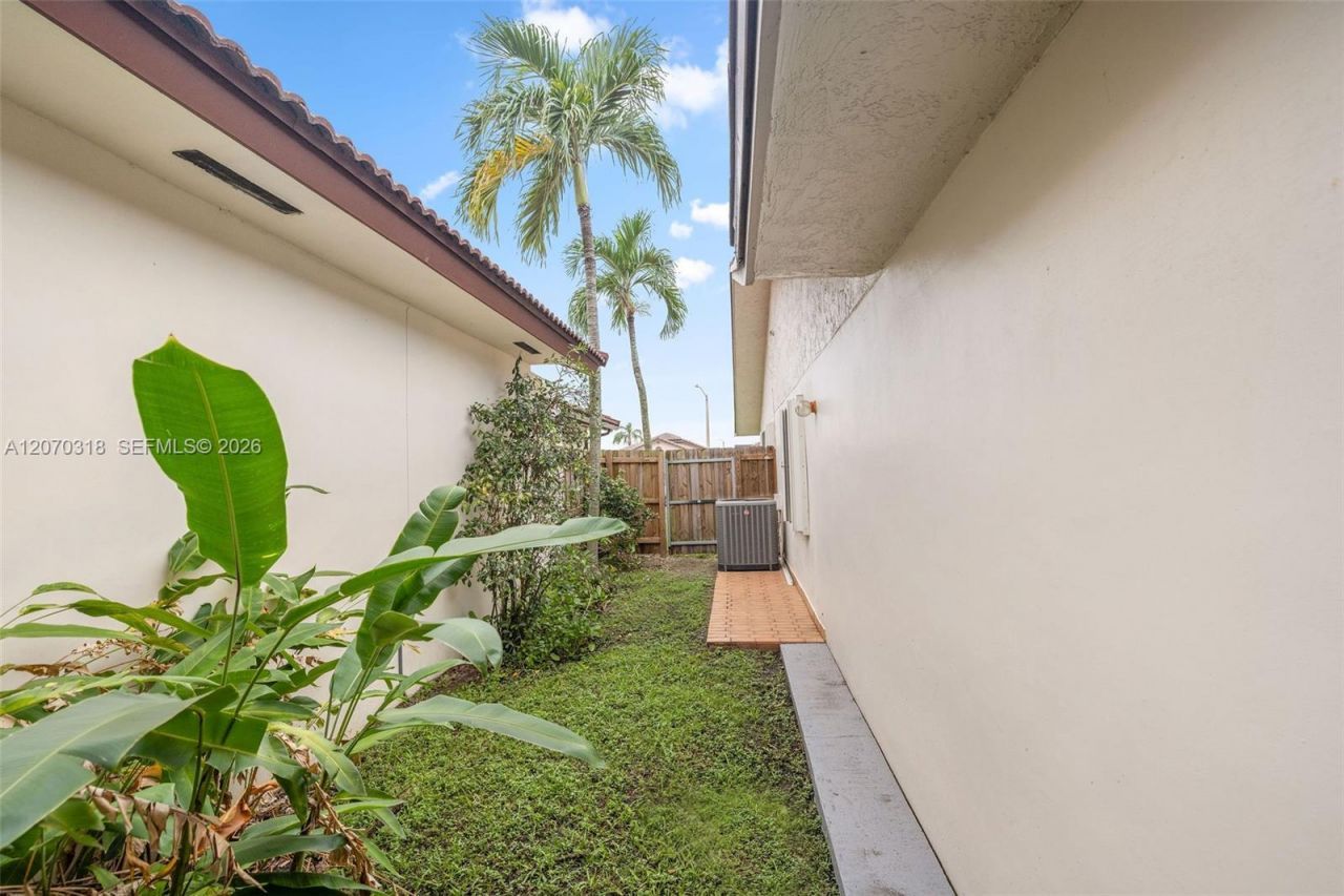 13280 SW 40th Ter, Miami, FL 33175 Photo