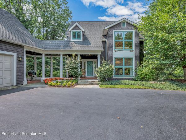 208 Thoreau Drive , Moosic, PA 18507