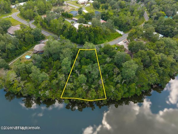 232 LAKEVIEW Drive, Satsuma, FL 32189