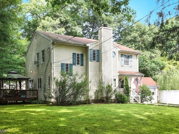 36 Maple Lake Rd, Kinnelon, NJ 07405