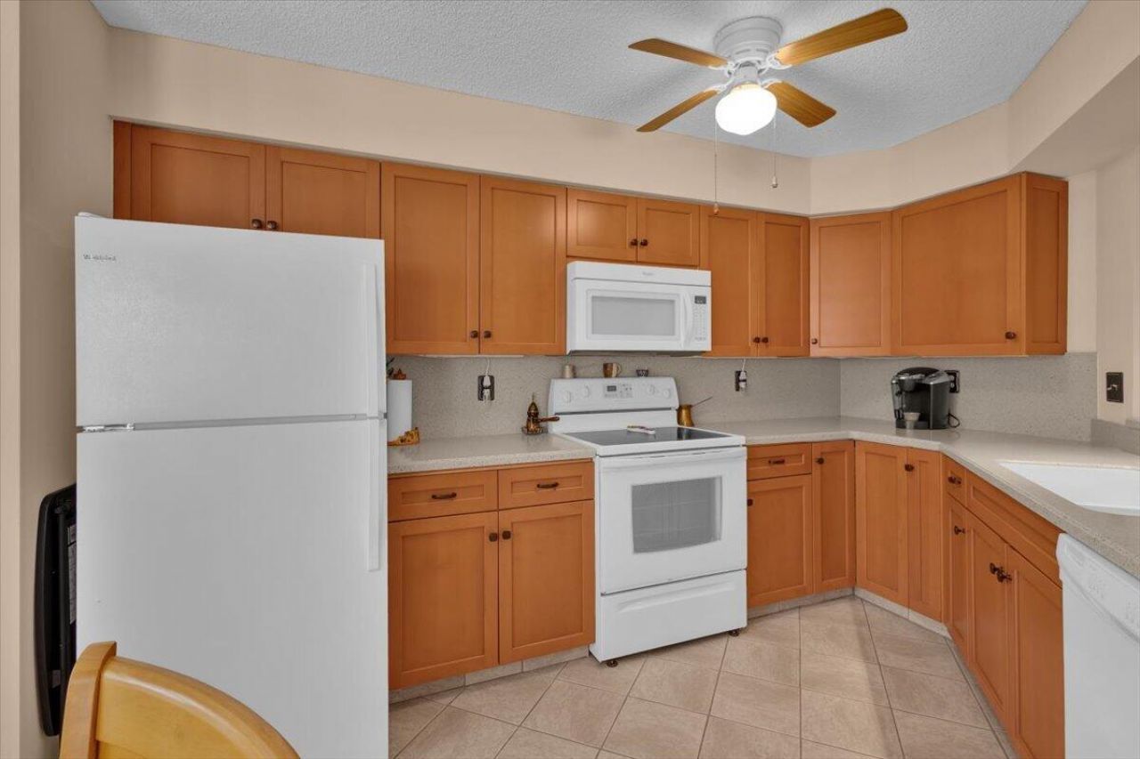 6050 SE Martinique Drive, Unit 102, Stuart, FL 34997 Photo