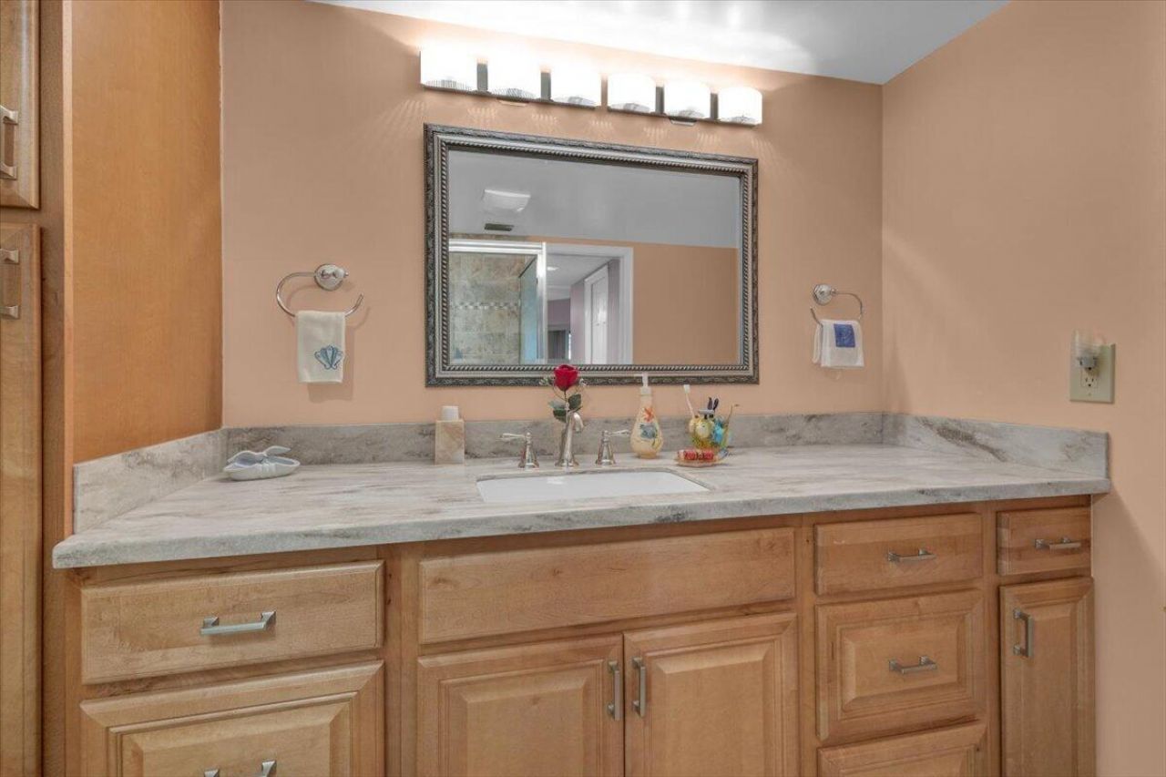 6050 SE Martinique Drive, Unit 102, Stuart, FL 34997 Photo