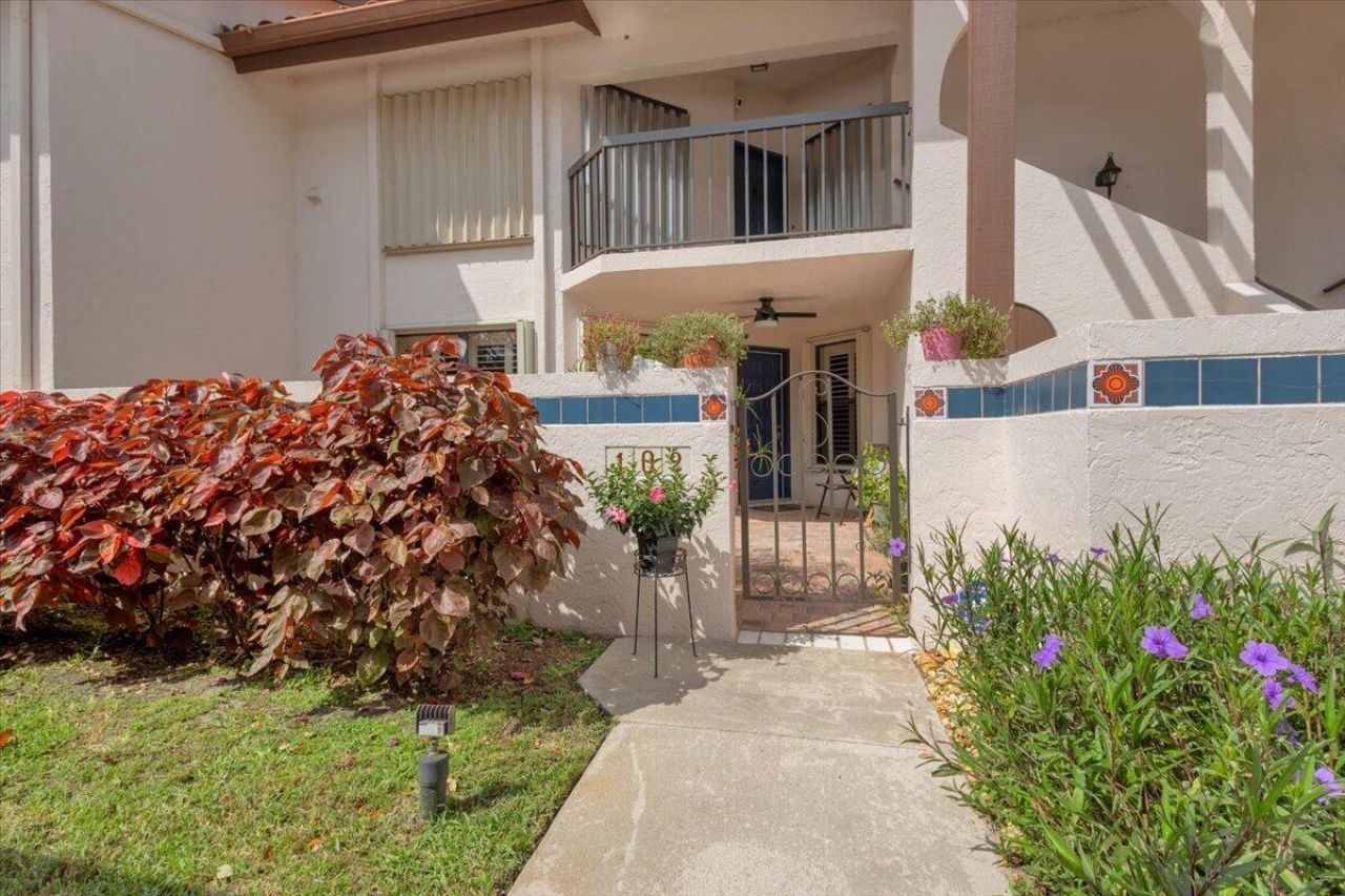 6050 SE Martinique Drive, Unit 102, Stuart, FL 34997 Photo