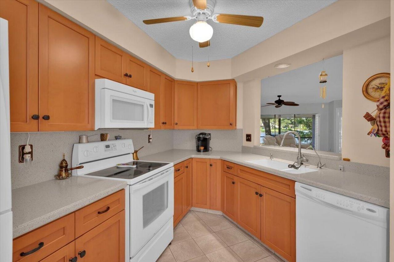 6050 SE Martinique Drive, Unit 102, Stuart, FL 34997 Photo