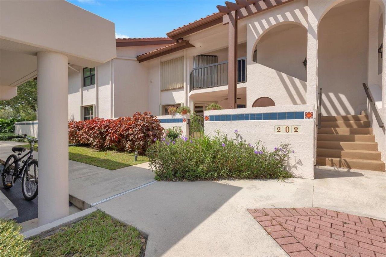 6050 SE Martinique Drive, Unit 102, Stuart, FL 34997 Photo