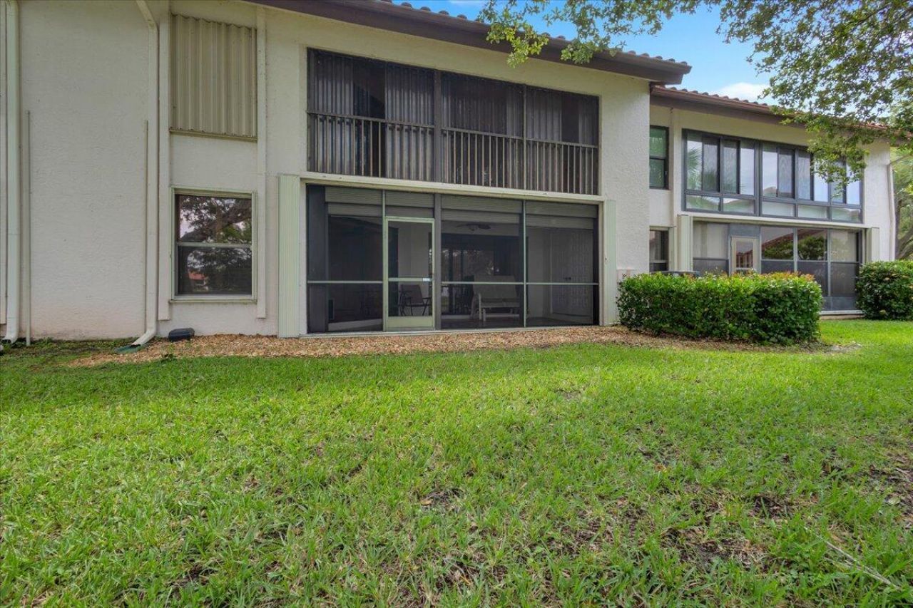 6050 SE Martinique Drive, Unit 102, Stuart, FL 34997 Photo