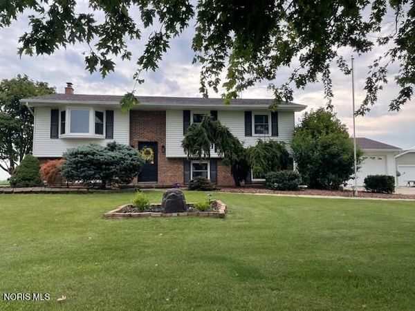 25410 N Fostoria Road , Genoa, OH 43430