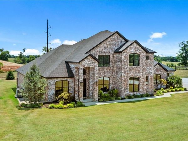 10794 SW Grand Summit Lane , Bentonville, AR 72713