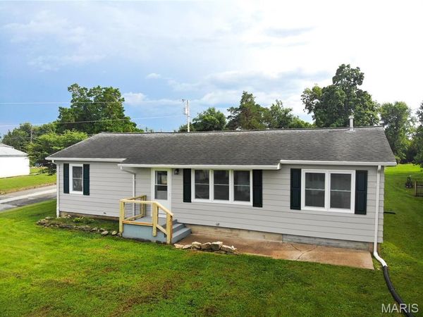 601 Cooper Avenue , Paris, MO 65275