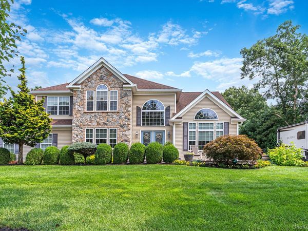 11 Horstead Court, Yaphank, NY 11980