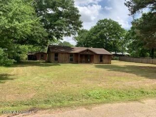 109 Stewart Street, Derma, MS 38839