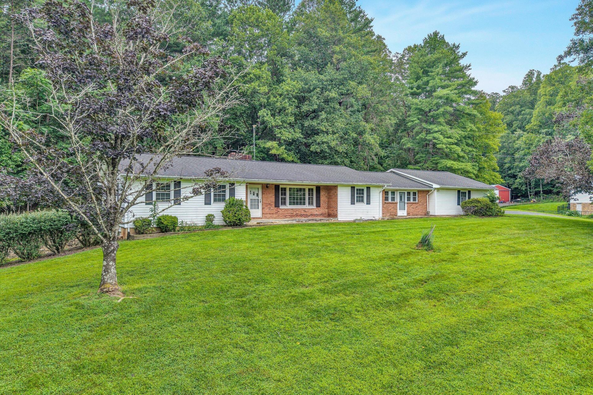 2286 Drewrys Hill Rd, Vinton, VA 24179 Main Photo