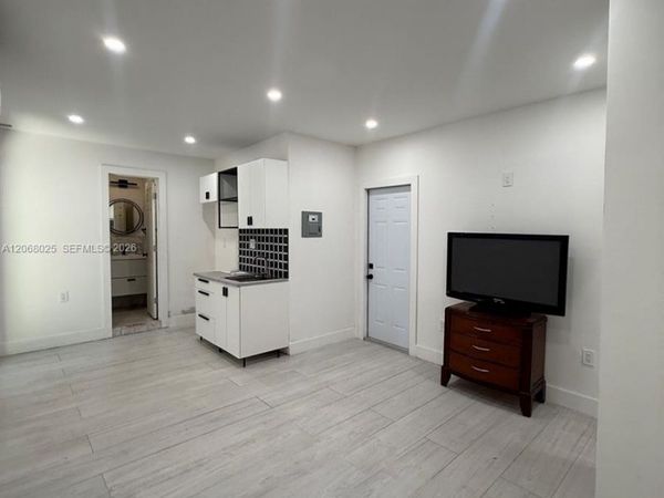1140 N Douglas Rd, Unit 1, Pembroke Pines, FL 33024