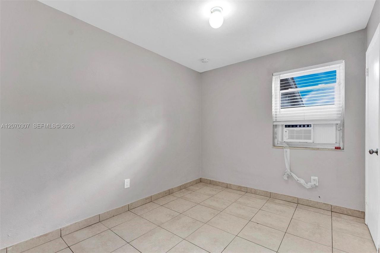 551 NW 30th Ter, Fort Lauderdale, FL 33311 Photo