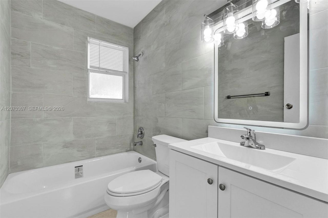 551 NW 30th Ter, Fort Lauderdale, FL 33311 Photo