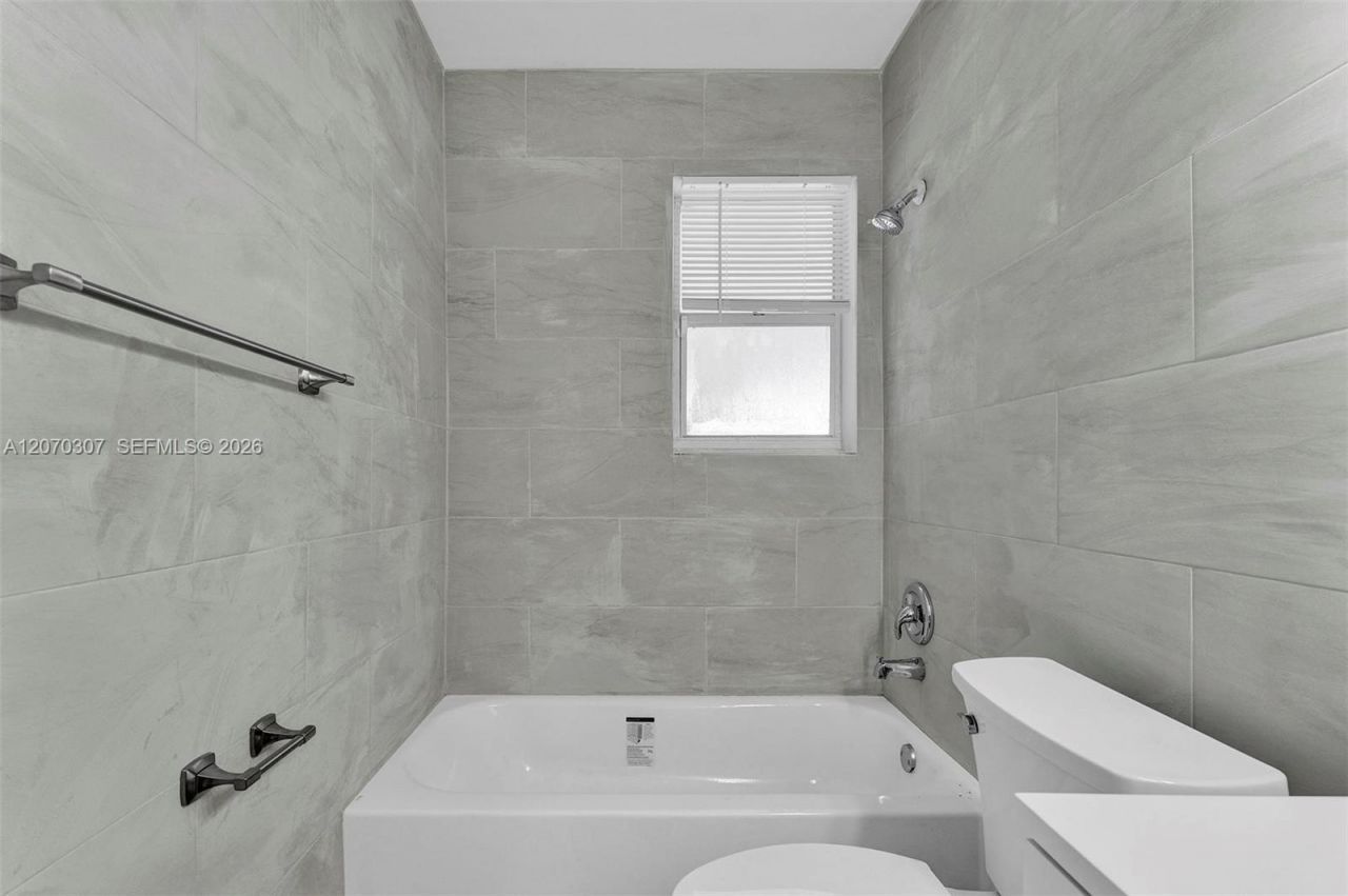 551 NW 30th Ter, Fort Lauderdale, FL 33311 Photo