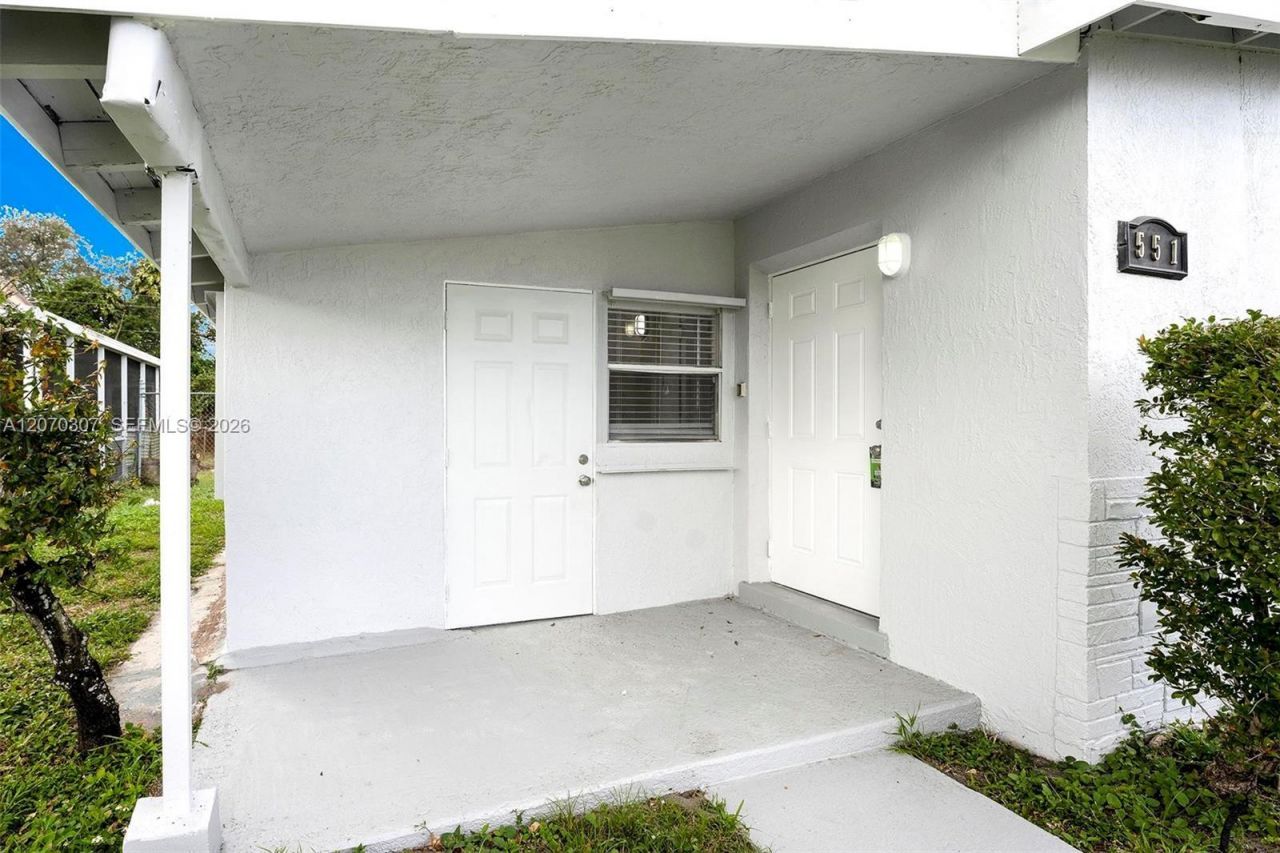 551 NW 30th Ter, Fort Lauderdale, FL 33311 Photo