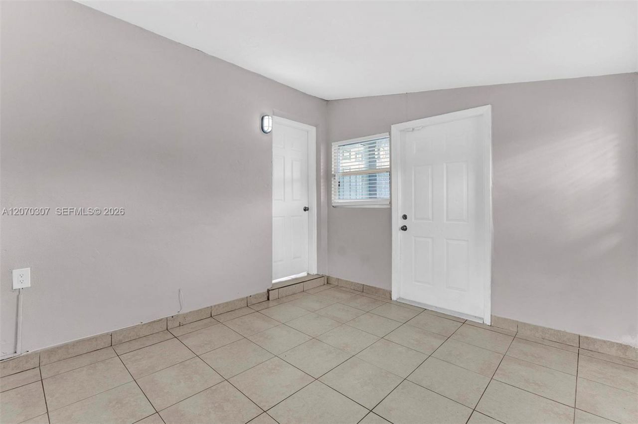 551 NW 30th Ter, Fort Lauderdale, FL 33311 Photo