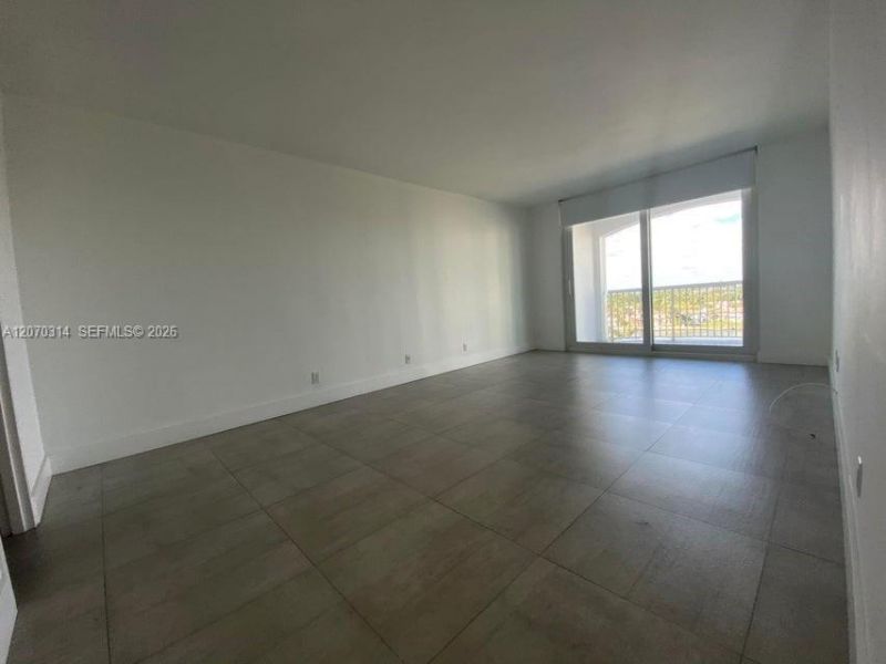5401 Collins Ave , Unit 620, Miami Beach, FL 33140 Photo